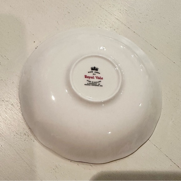 Authentic Royal Vale Vintage China Tea Saucer Pink Flower Antique Party Decor - Picture 9 of 9